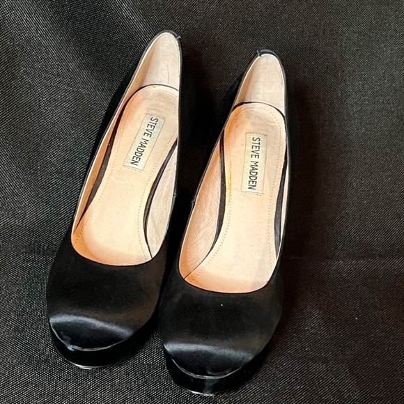 Steve Madden PARTYY Black Satin Platform Heels Size 8 - Picture 3 of 6